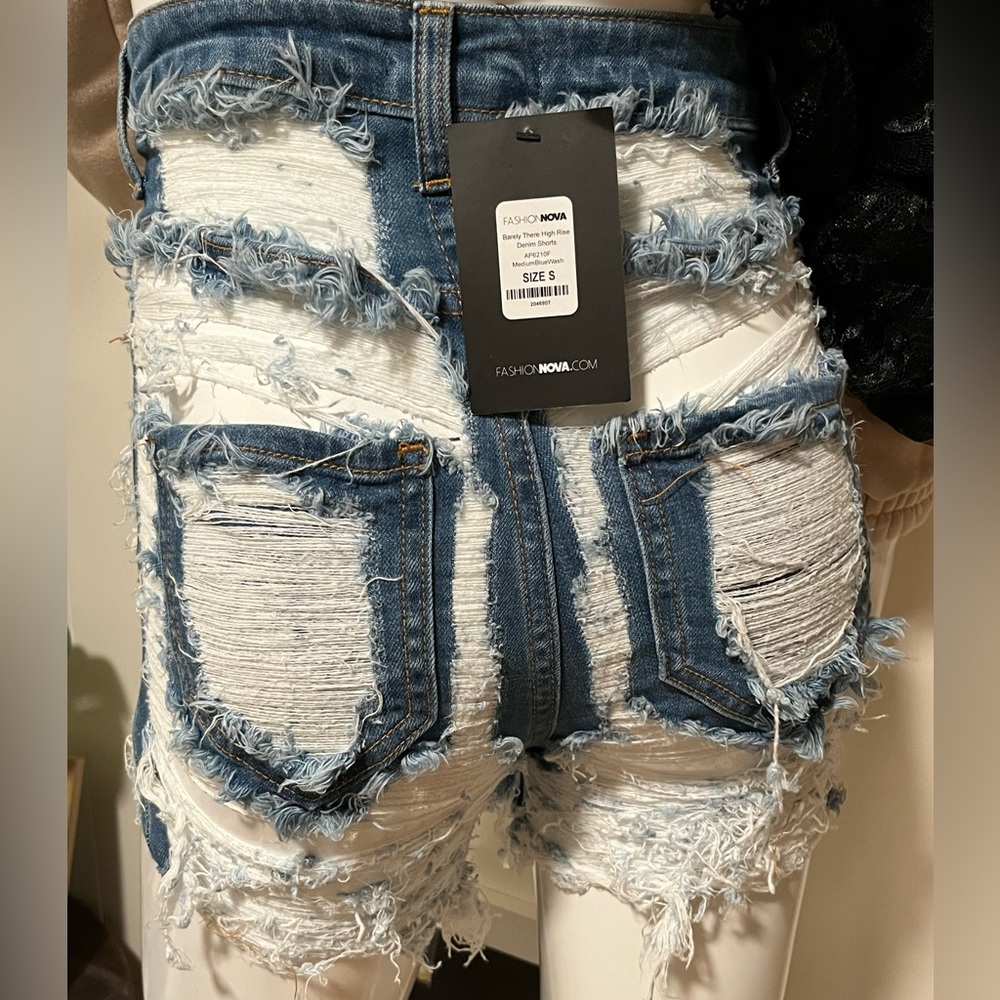 NWT Barely there FASHION NOVA high waisted ripped Jean Shorts